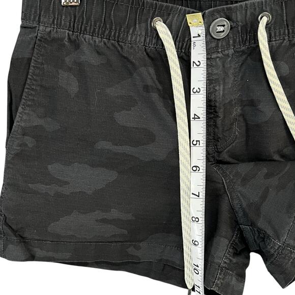 Vuori Ripstop Shorts Womens XS Black Camo Walking Running Sporty Casual Gorpcore - Picture 9 of 14
